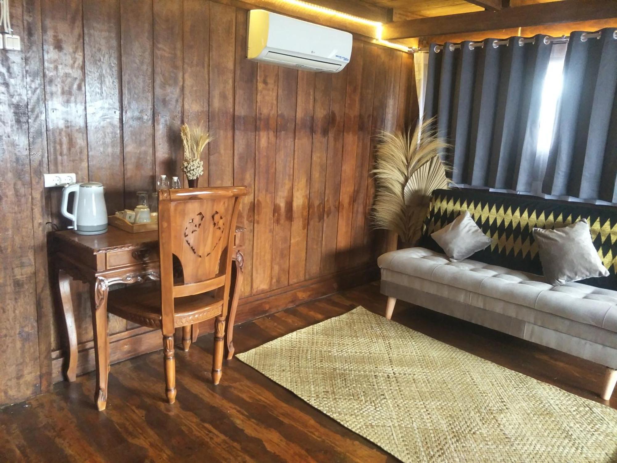 Bujak Permai Villa Matahari Lombok Ntb Praya Exterior photo